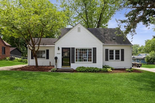 6420 Center St, Des Moines, IA 50312 - view of front facade featuring a front lawn and a shingled roof