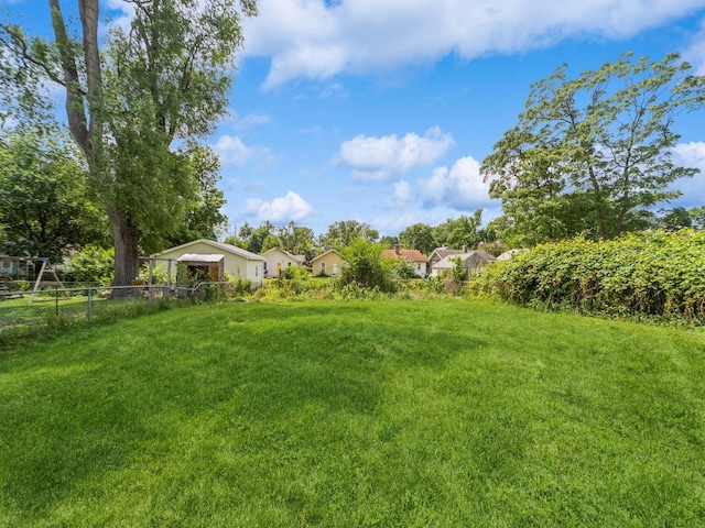 3324 Rollins Ave, Des Moines, IA 50312 - view of yard