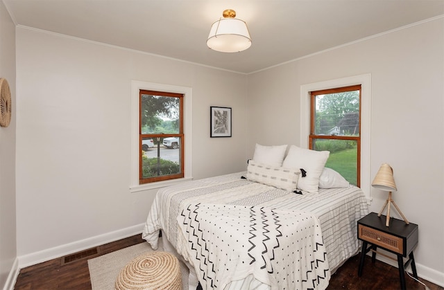 16 E Leach Ave, Des Moines, IA 50315 - bedroom with wood finished floors and crown molding