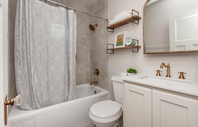 16 E Leach Ave, Des Moines, IA 50315 - full bath with shower / bath combination with curtain and vanity