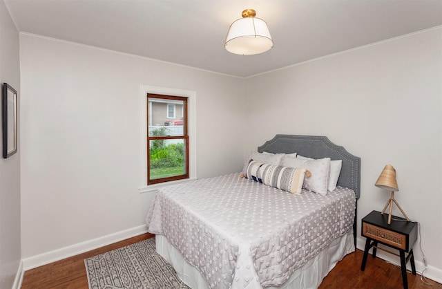 16 E Leach Ave, Des Moines, IA 50315 - bedroom featuring wood finished floors and ornamental molding