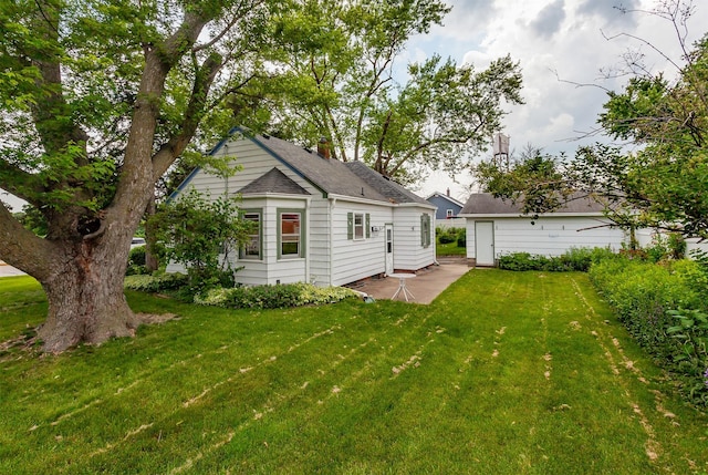 16 E Leach Ave, Des Moines, IA 50315 - back of property featuring a lawn and a patio area