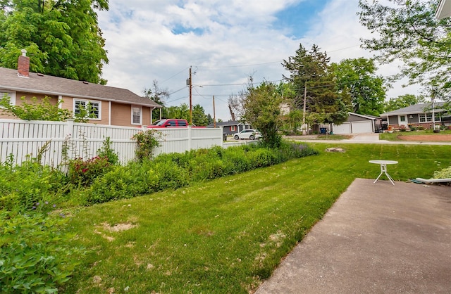 16 E Leach Ave, Des Moines, IA 50315 - view of yard featuring a garage