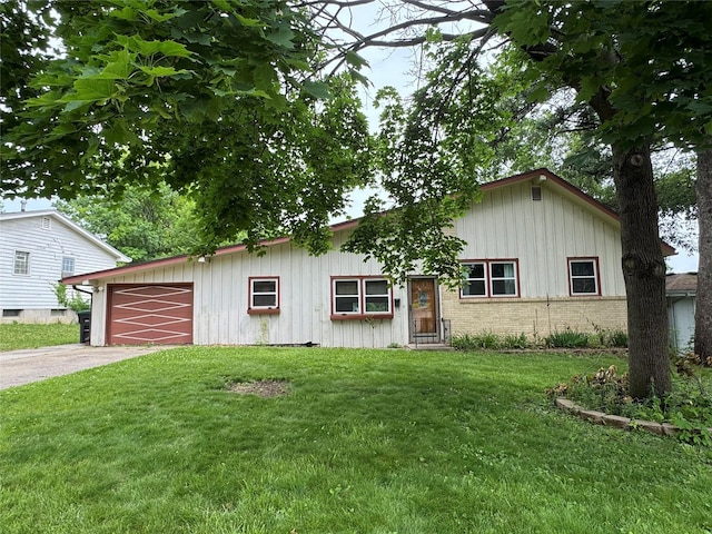 2601 Sherwood Dr, Des Moines, IA 50310 - single story home featuring driveway, a front yard, board and batten siding, and an attached garage