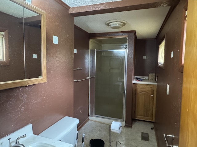 2601 Sherwood Dr, Des Moines, IA 50310 - bathroom featuring a textured wall, a stall shower, and a textured ceiling