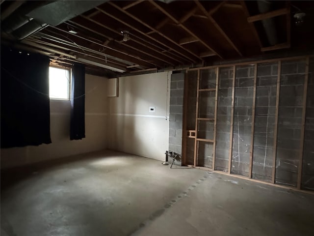 2601 Sherwood Dr, Des Moines, IA 50310 - view of basement