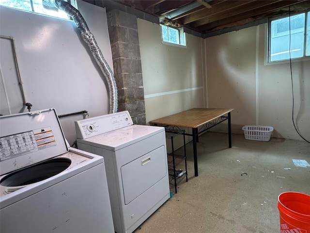 2601 Sherwood Dr, Des Moines, IA 50310 - laundry area with washer and dryer