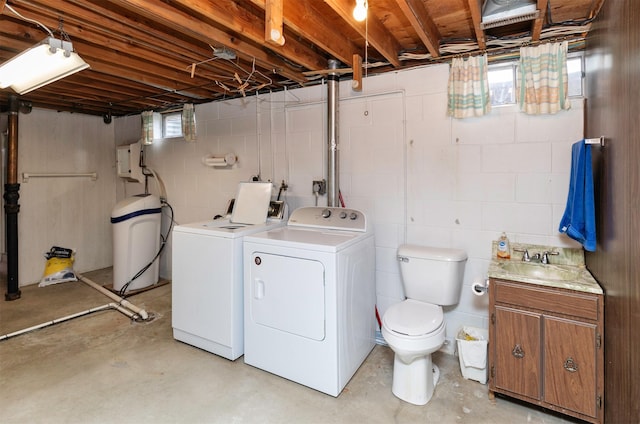 460 N 9th St, Carlisle, IA 50047 - laundry room featuring independent washer and dryer