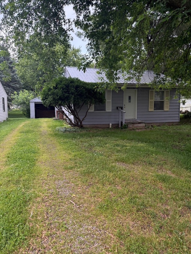 1220 Spencer St, Grinnell, IA 50112 - view of green lawn with a garage