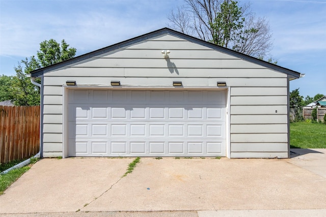 7013 Twana Dr, Urbandale, IA 50322 - view of detached garage
