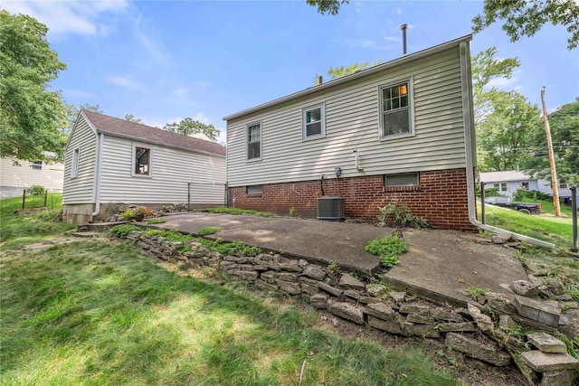 2326 Adams Ave, Des Moines, IA 50310 - back of house with a patio and a lawn