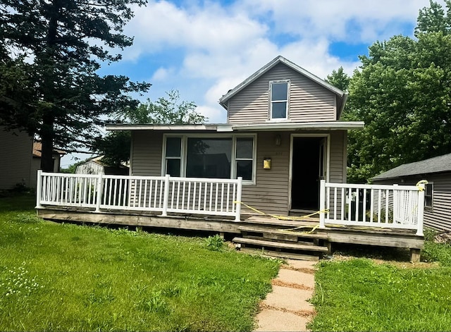 527 Spring St, Grinnell, IA 50112 - view of front of house featuring a deck and a front yard