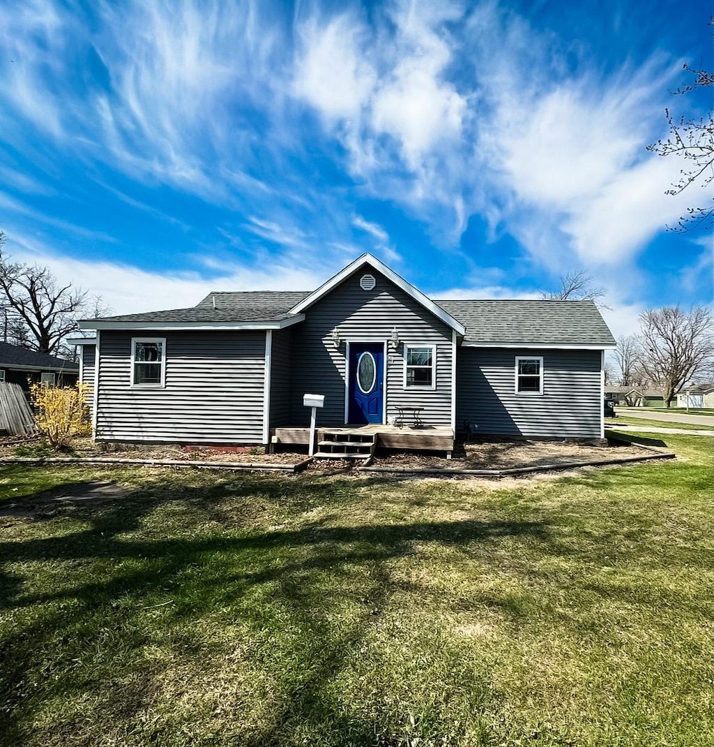 1533 Spencer St, Grinnell, IA 50112 - rear view of house with a lawn and roof with shingles