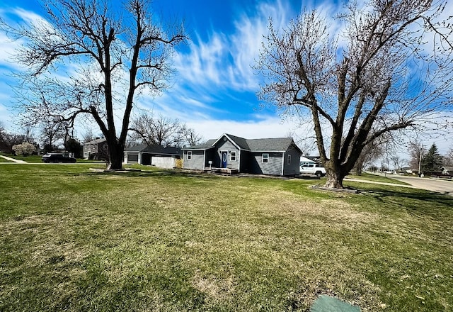 1533 Spencer St, Grinnell, IA 50112 - view of front of house with a front yard