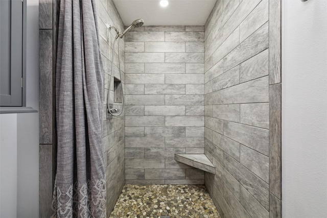 506 2nd Ave SW, Altoona, IA 50009 - full bathroom featuring tiled shower