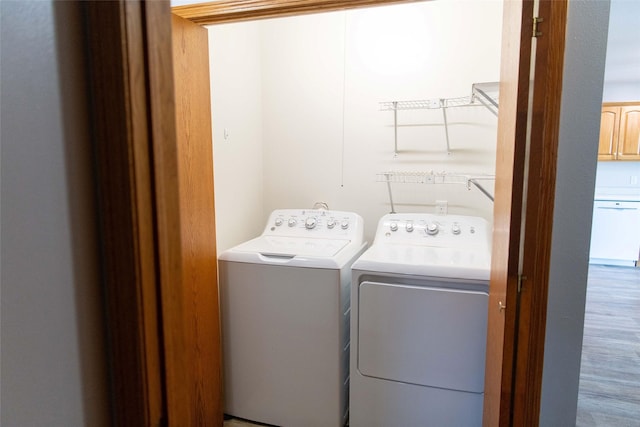106 Park Ridge Dr, Otley, IA 50214 - laundry area featuring washing machine and dryer and wood finished floors