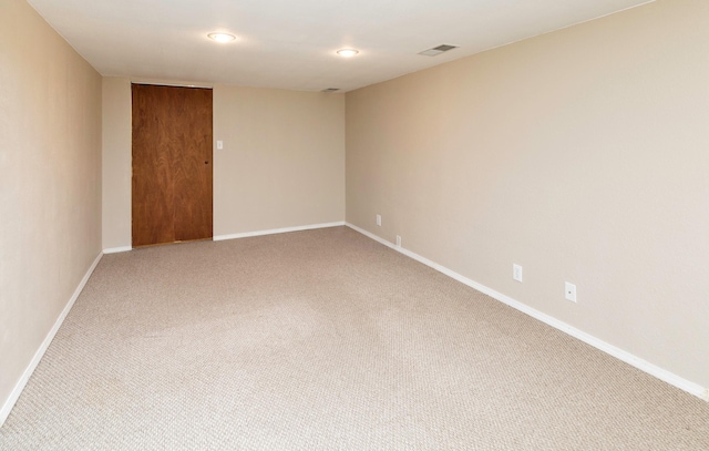 1808 60th St, Des Moines, IA 50322 - unfurnished room featuring light carpet and recessed lighting