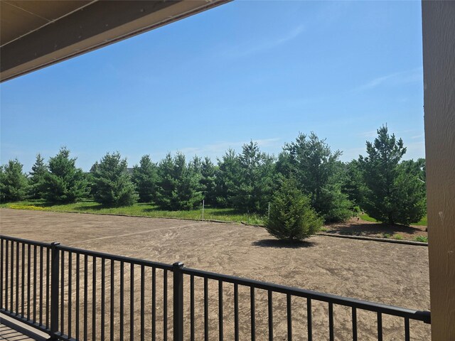 4617 Centennial Blvd, Urbandale, IA 50323 - view of yard