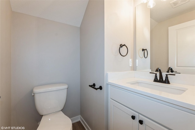 7000 Lake Hill Dr Unit 74, Des Moines, IA 50320 - bathroom with vanity and vaulted ceiling