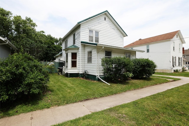 615 11th St, Boone, IA 50036 - view of side of property with a lawn