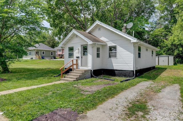1512 2nd Pl, Des Moines, IA 50314 - view of front facade featuring a shed and a front yard