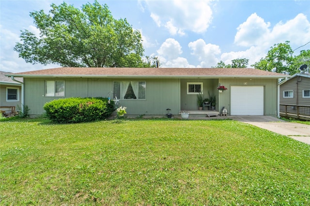 516 Walnut St, De Soto, IA 50069 - ranch-style house with driveway, a garage, and a front yard