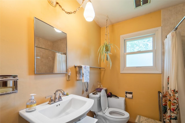 516 Walnut St, De Soto, IA 50069 - bathroom featuring toilet and curtained shower