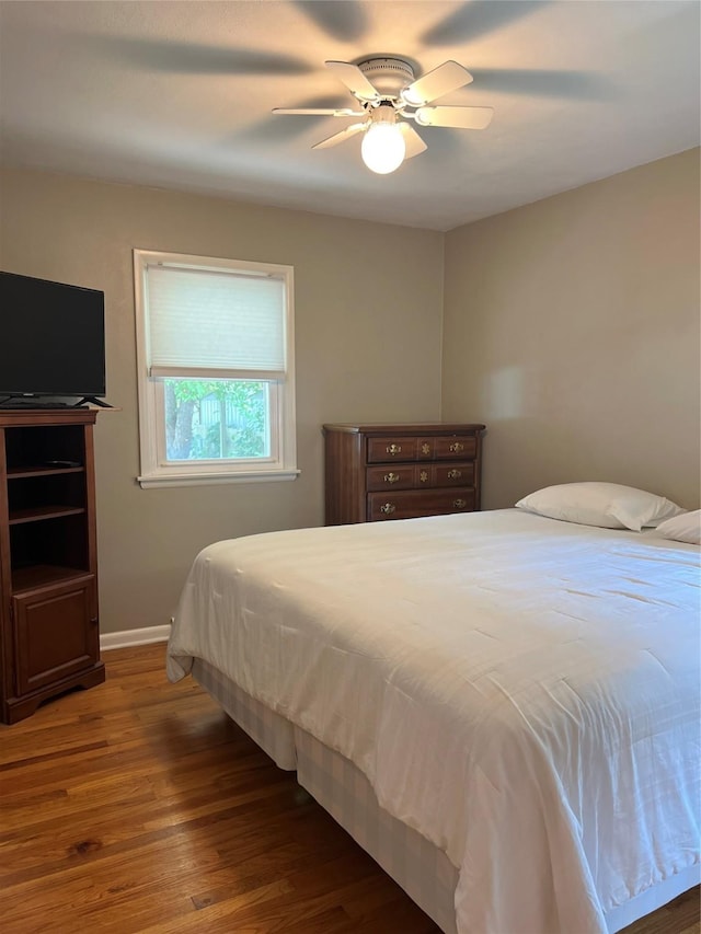 4301 43rd St, Des Moines, IA 50310 - bedroom with wood finished floors and a ceiling fan