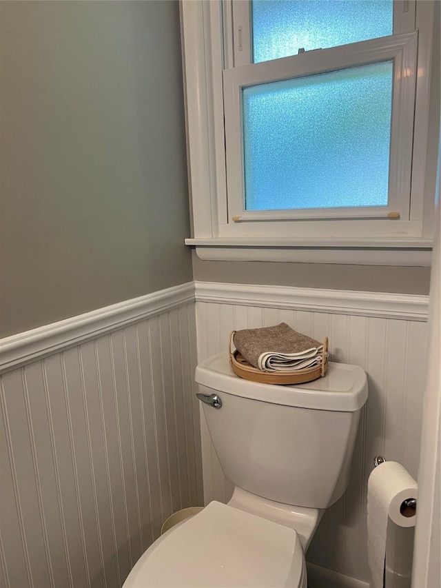 4301 43rd St, Des Moines, IA 50310 - bathroom with wainscoting and toilet
