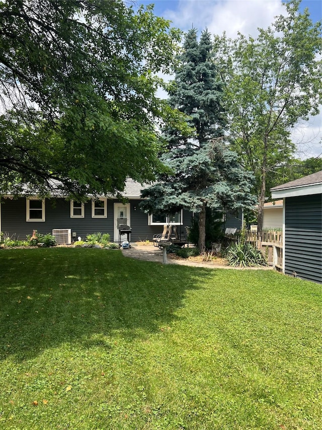 4301 43rd St, Des Moines, IA 50310 - view of yard