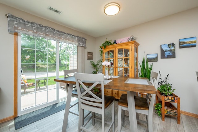 5221 Village Run Ave Unit 1201, Des Moines, IA 50317 - dining area with light wood finished floors and baseboards