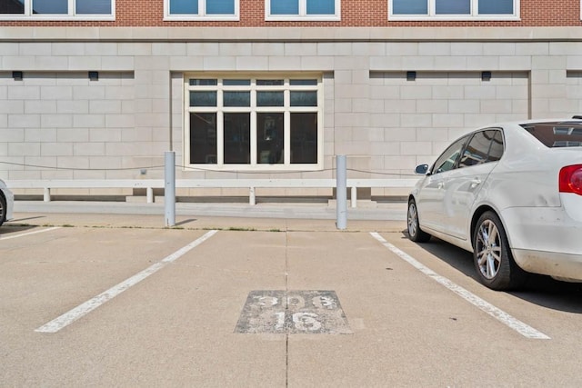 507 E Locust St Unit 308, Des Moines, IA 50309 - view of uncovered parking lot