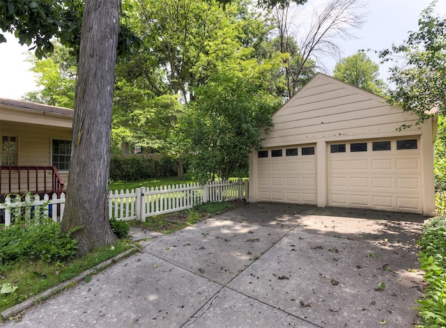 5800 Pleasant Dr, Des Moines, IA 50312 - view of detached garage