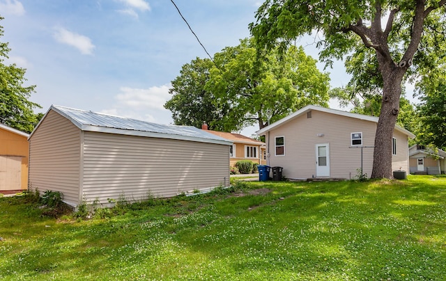 3308 Cambridge St, Des Moines, IA 50313 - back of property featuring a lawn and an outdoor structure