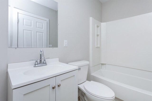 3308 Cambridge St, Des Moines, IA 50313 - bathroom with vanity and shower / bathtub combination