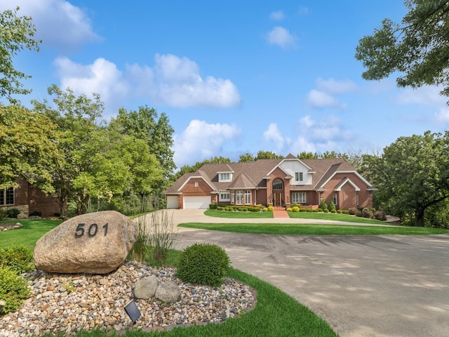 501 S 33rd St, West Des Moines, IA 50265 - traditional home featuring concrete driveway, a front yard, and an attached garage