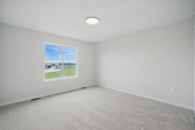 4270 Grover Woods Ln, Des Moines, IA 50317 - unfurnished room with carpet flooring
