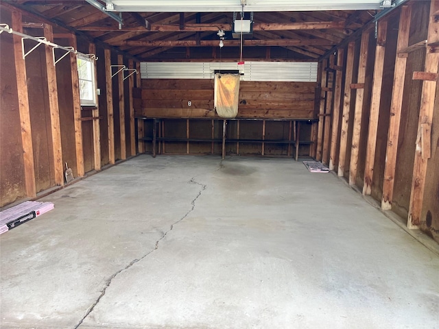 702 W 6th St S, Newton, IA 50208 - view of garage