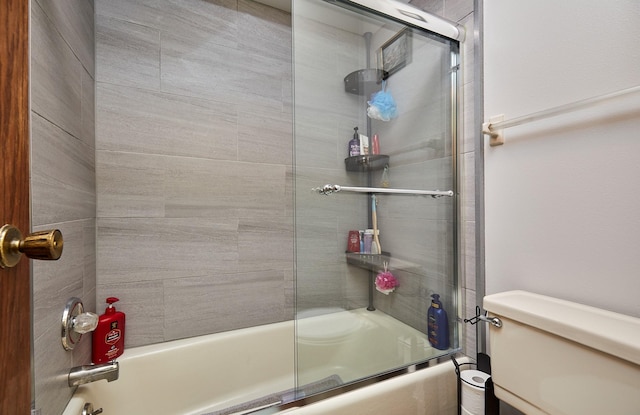 4718 71st St, Urbandale, IA 50322 - full bath featuring enclosed tub / shower combo and toilet