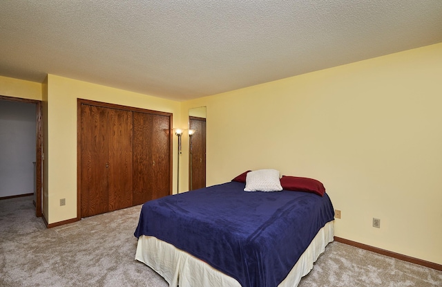 4718 71st St, Urbandale, IA 50322 - bedroom with carpet floors and a closet