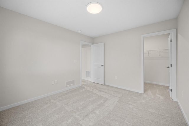 4400 Honey Bee Rdg, Des Moines, IA 50317 - unfurnished bedroom with carpet flooring, a walk in closet, and a closet