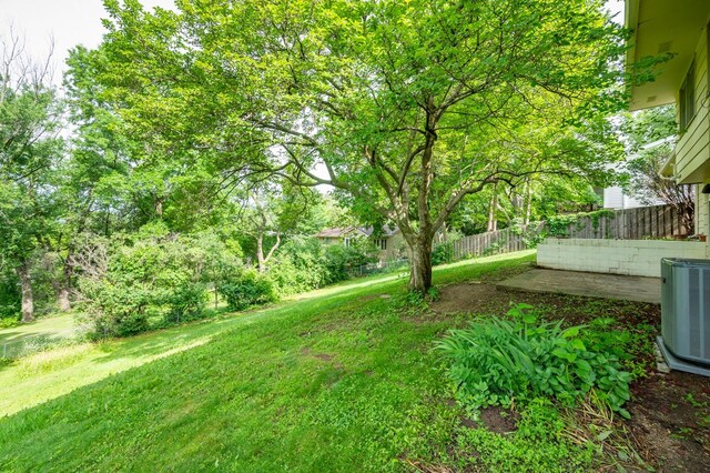 108 56th St, Des Moines, IA 50312 - view of yard