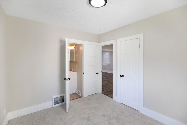 3904 3rd St, Des Moines, IA 50313 - unfurnished bedroom with carpet flooring and a textured ceiling
