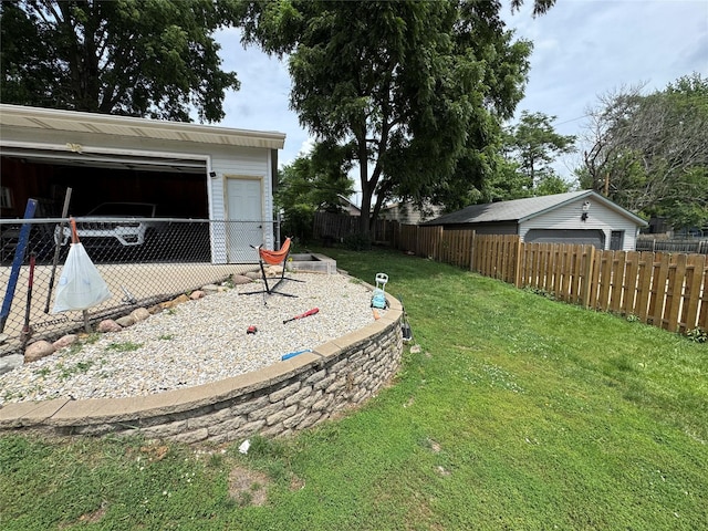 1105 Bundy St, Des Moines, IA 50315 - view of yard with an outdoor structure