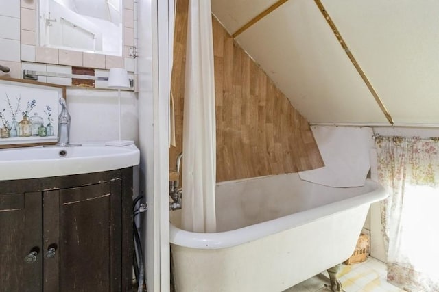1236 York St, Des Moines, IA 50316 - bathroom with a freestanding tub and vaulted ceiling