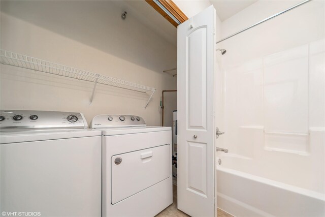 1624 NW Prairie Lakes Dr Unit 4, Ankeny, IA 50023 - laundry room featuring washing machine and clothes dryer