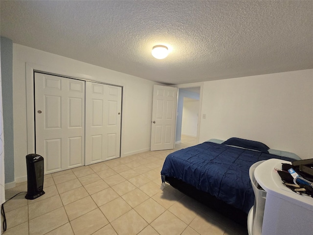 335 Palomino Pkwy, Des Moines, IA 50320 - bedroom with light tile patterned floors, a textured ceiling, and a closet