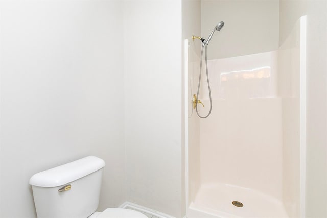 8151 Chambery Blvd, Johnston, IA 50131 - bathroom featuring a stall shower