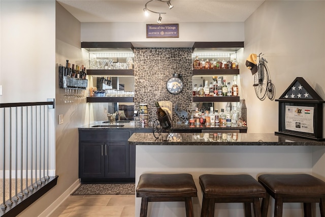3210 NE 17th St, Ankeny, IA 50021 - view of indoor wet bar