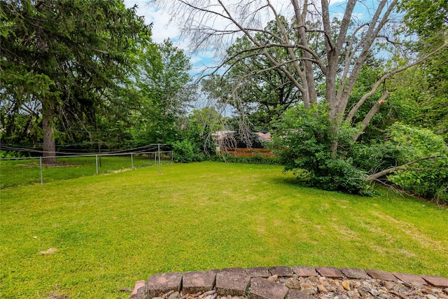 4008 Douglas Ave, Des Moines, IA 50310 - view of yard